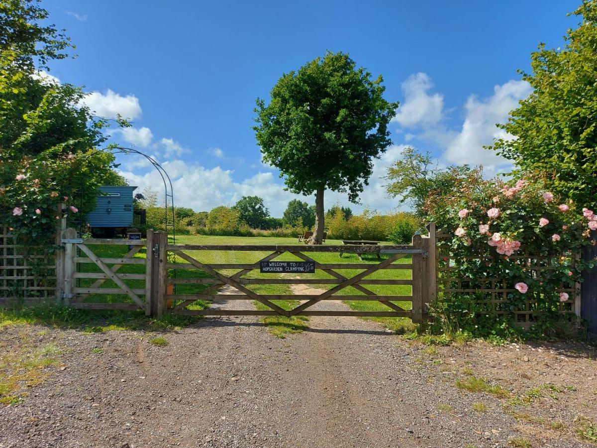 Hopgarden Glamping Luxury Shepherds Huts Wadhurst Extérieur photo